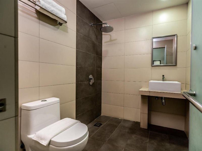 Bathroom 4, Orange Hotel Kota Kemuning Shah Alam, Shah Alam