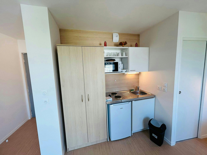 Room 3, We Live In R - Suite 402, Marne