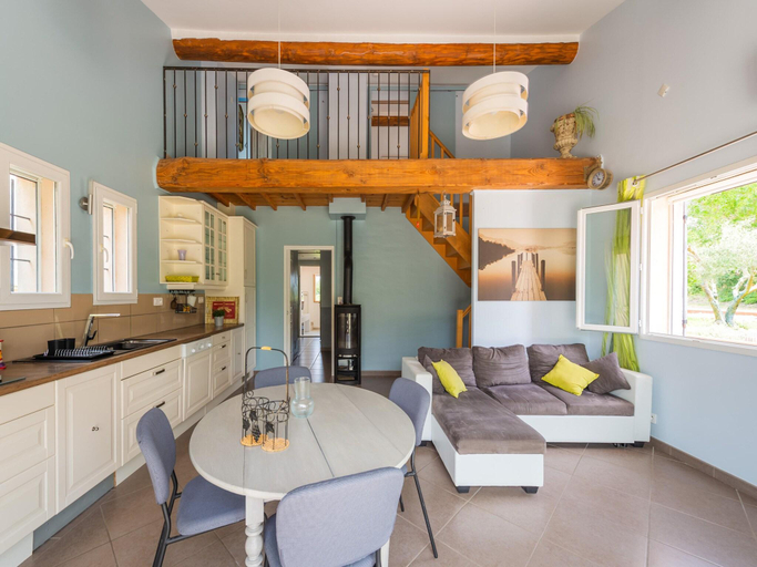 Others 4, Holiday Home in Vaucluse near Mont Ventoux, Vaucluse
