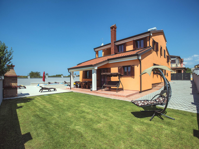 Others 4, Villa in Pula with sea beach, Pula