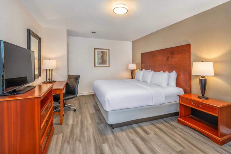 Bedroom 4, Comfort Inn & Suites Thousand Islands Harbour District, Lake Ontario