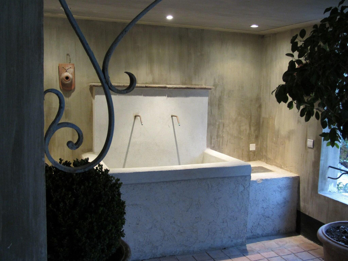 Bathroom 5, Les Rosées, Alpes-Maritimes