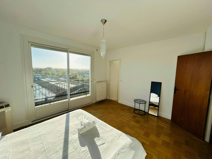 Room 2, L Appart L Onard 10 Couchages Parc des Expos, Marne