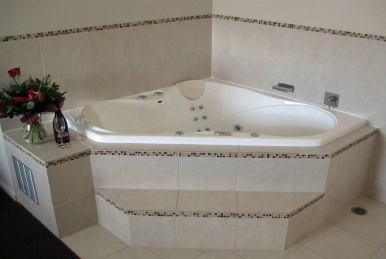 Bathroom, Johnson Road Motel - Hillcrest, Browns Plains