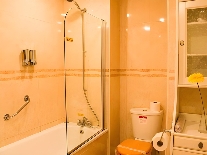 Bathroom 3, The Royal Hotel, North Somerset