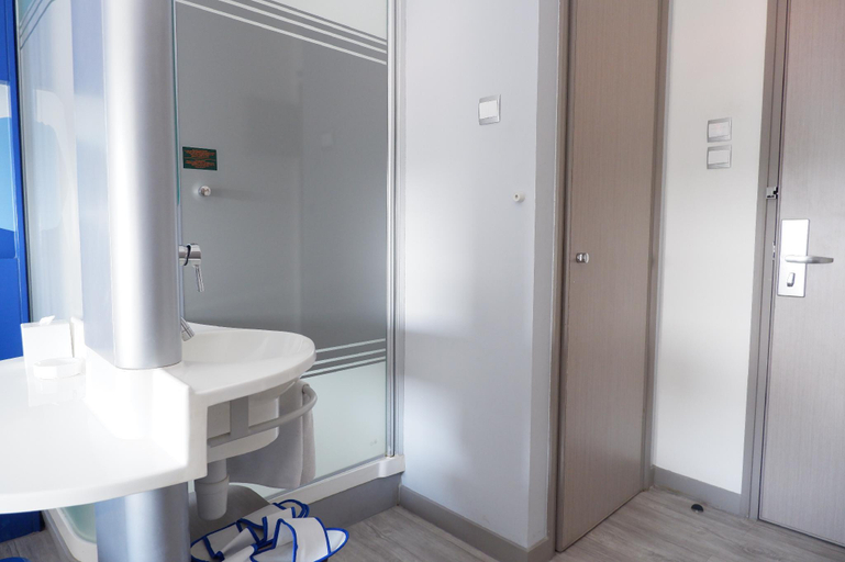 Bathroom, MD7 Hotel cirebon, Cirebon