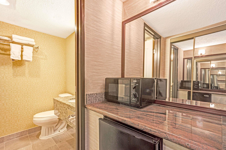 Bathroom 4, Baymont Inn & Suites Bremerton WA, Kitsap