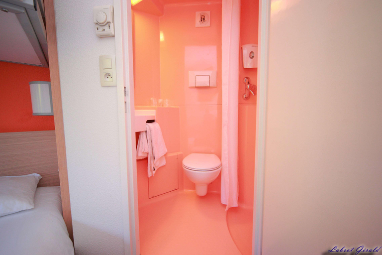 Bedroom 4, Premiere Classe Ales, Gard