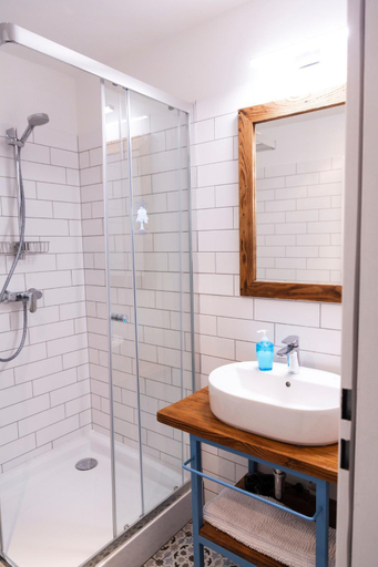Bathroom 4, Mathias Rex, Szentendre
