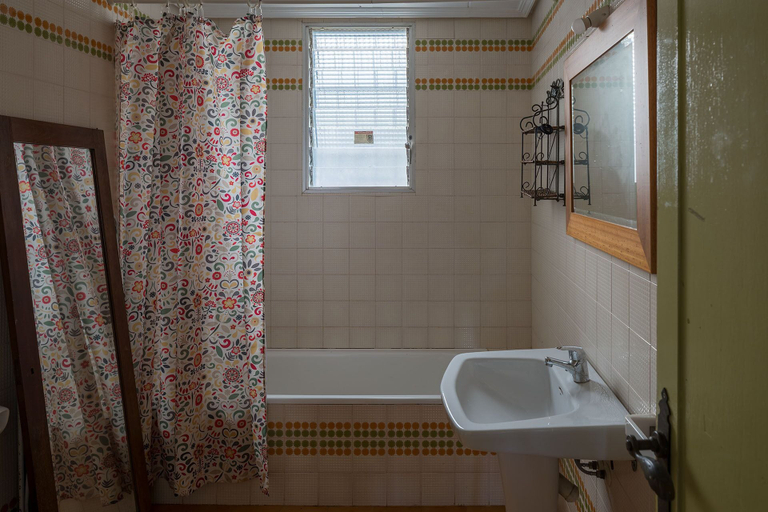Bathroom, House Sleeps 8 - Natural Pool, Pet Friendly, Views, Castellón