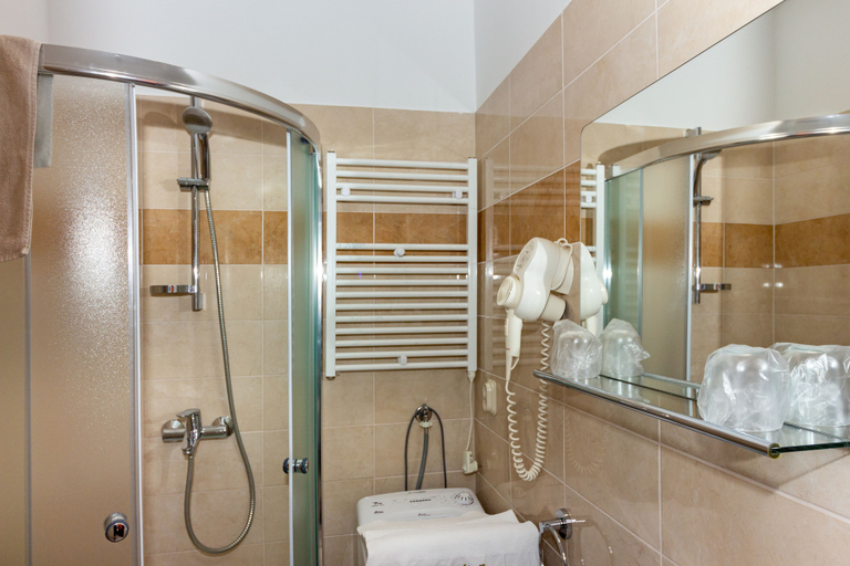 Bathroom 5, Apartments Song, Split