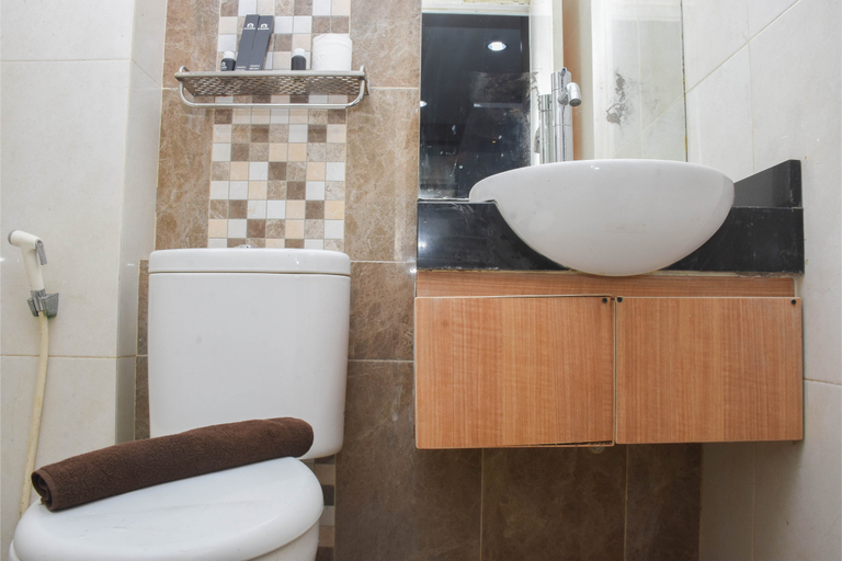 Bathroom 5, Cozy Stay 2BR at Pakubuwono Terrace Apartment By Travelio, Jakarta Selatan
