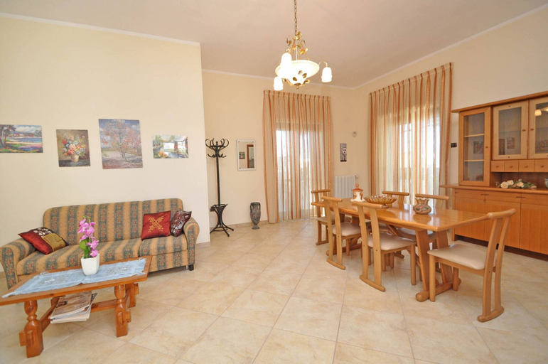 Room 2, Villa Marechiaro 50 m From the sea 3 Bedrooms 2 Bathrooms, Lecce