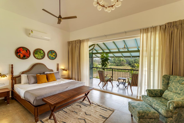 Room 4, Field View Villa with Pool, Perfect for Big Groups, North Goa