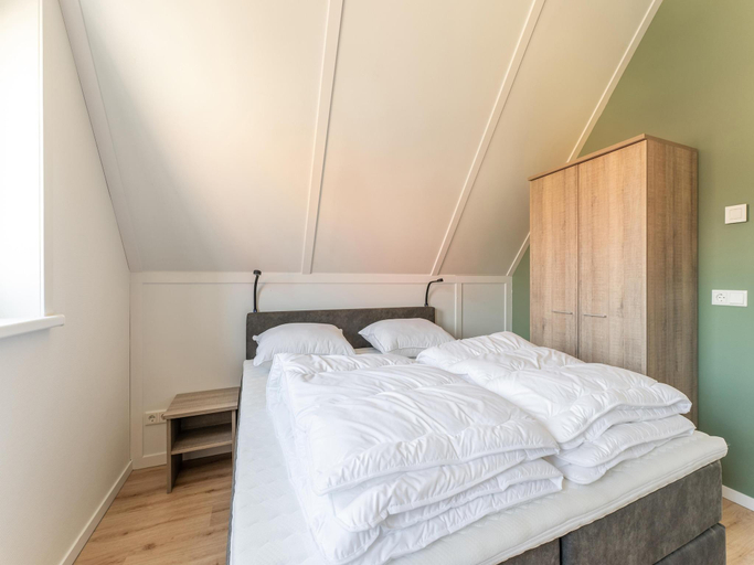 Others 5, Holiday Home in Scherpenisse near the Sea, Tholen