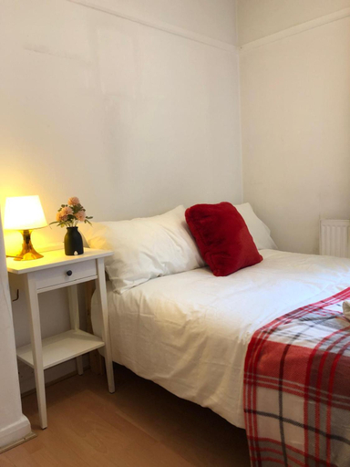 Others 3, Comfy Private Bedrooms near O2 Forum Kentish Town, Camden, London