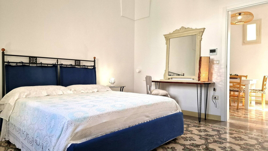 Room 5, Dimora Maniscalco With Star Vault Ceilings in Matino 2 Bedrooms, Lecce