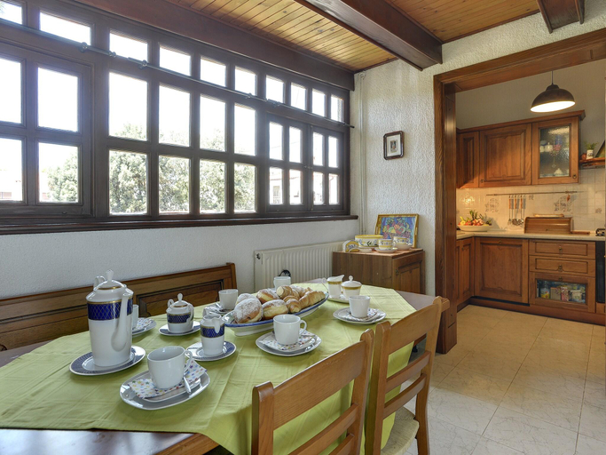 Food & Drinks 5, Holiday Home in Banjole near Sea Beach, Medulin
