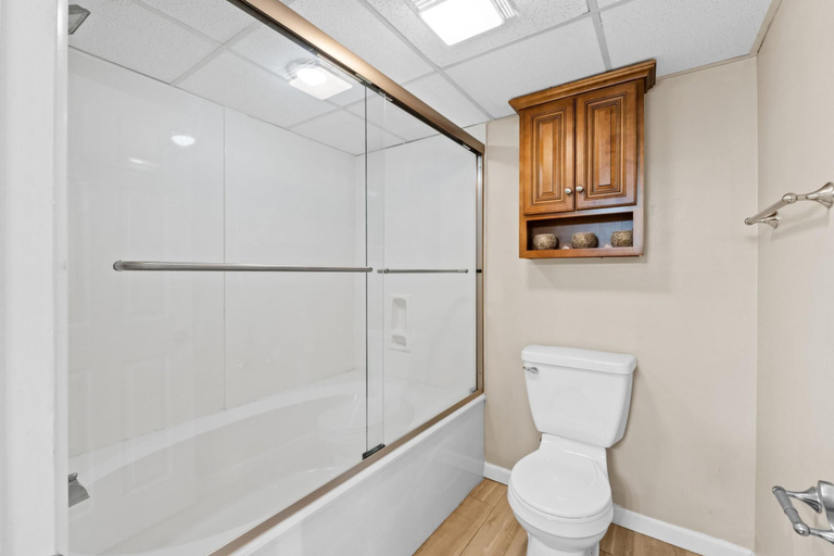 Bathroom 4, Long Beach Resort by Panhandle Getaways, Bay