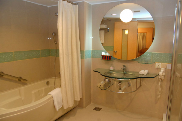 Bathroom 4, Lakeshore Hotel and Apartments, Dhaka