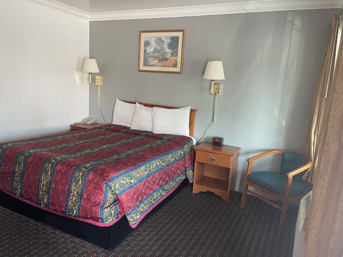 Bedroom 4, Lark Motel, Mendocino