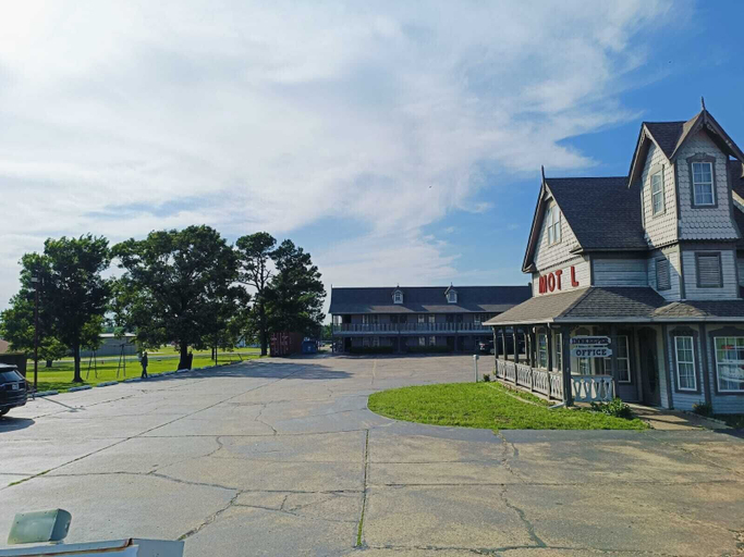 Exterior & Views 5, Victorian Inn, Henderson