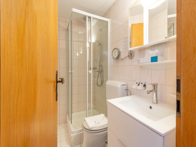 Bathroom 4, Chalet in Oberau near Ski Slopes, Kufstein