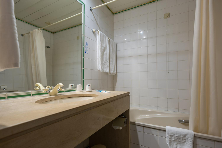Bathroom 3, Hotel Universal, Terras de Bouro