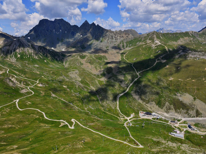 Others 5, Retreat in Samnaun Alps, Inn
