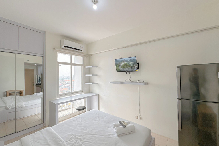 Bedroom 3, Comfortable Stay and Good Place Studio at Bale Hinggil Apartment, Surabaya