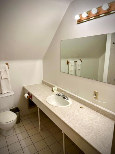 Bathroom 4, Ceilidh Country Lodge, Victoria