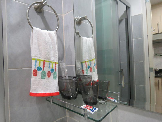 Bathroom 4, Goodstay at Sea Residences, Pasay City