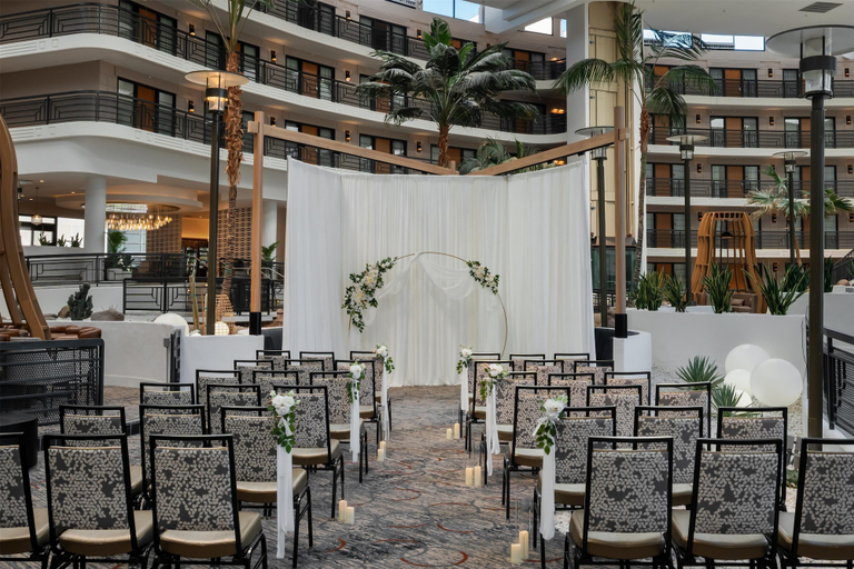 Food & Drinks 5, Embassy Suites by Hilton Phoenix Biltmore, Maricopa