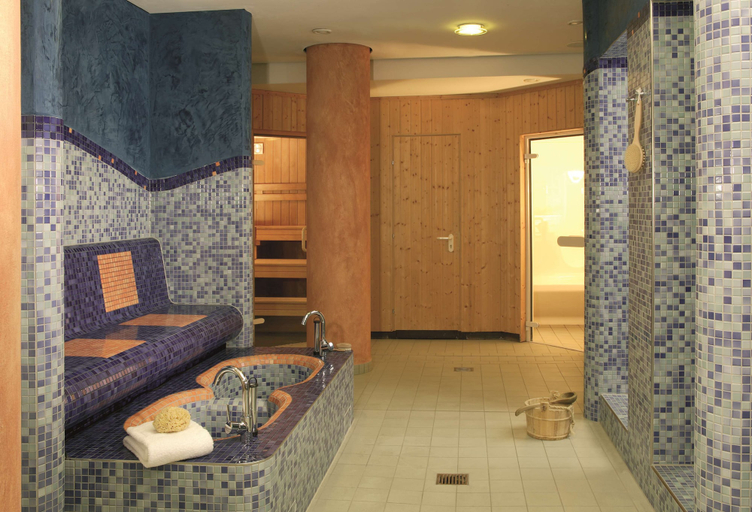 Bathroom 4, NH Berlin Alexanderplatz, Berlin