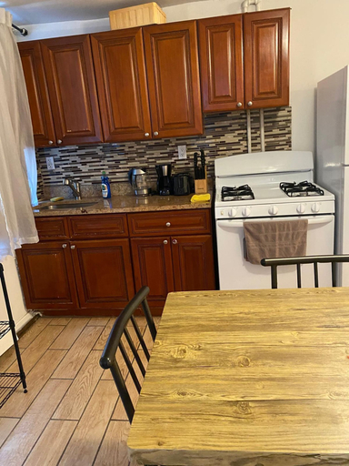 Room 4, Prime Murray Hill 2 BR Gem, New York