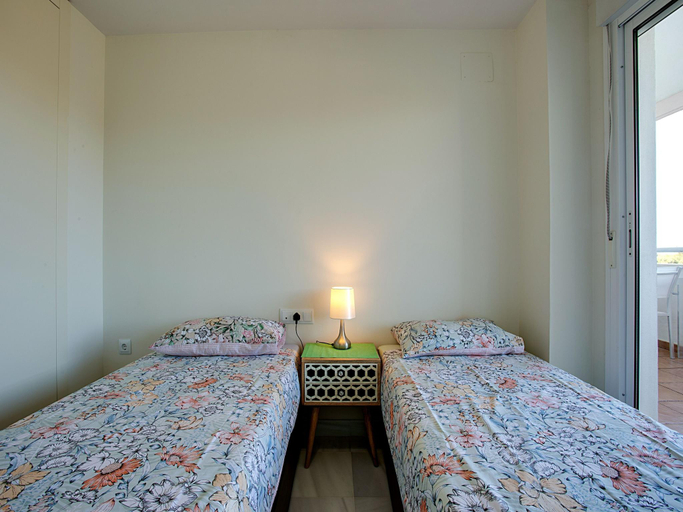 Others 4, Beachside Apartment with Pool, Almería
