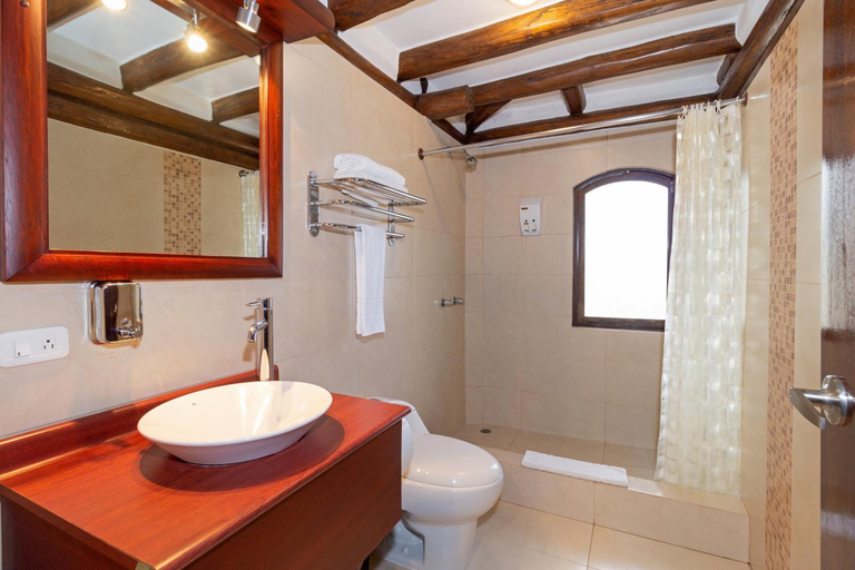 Bathroom 3, Hotel ILE, Baños