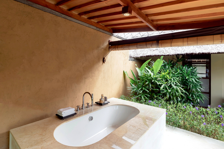 Bathroom 10