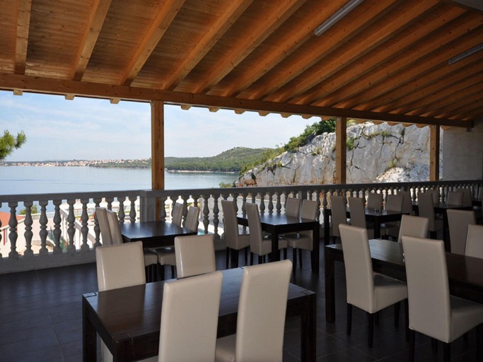 Food & Drinks 4, Mobile home with private covered terrace, Pakoštane