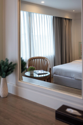 Bedroom 4, Dhevaraj Hotel, Muang Nan