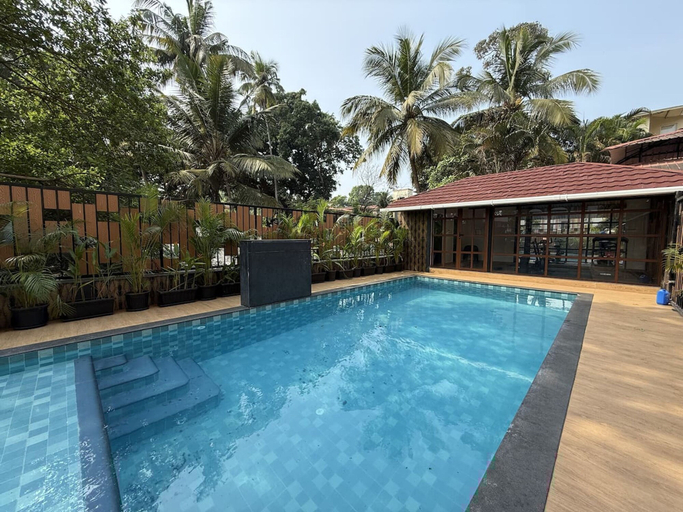 Room 3, Stylish 1BR With Pool 5 Mins to Candolim Beach, North Goa