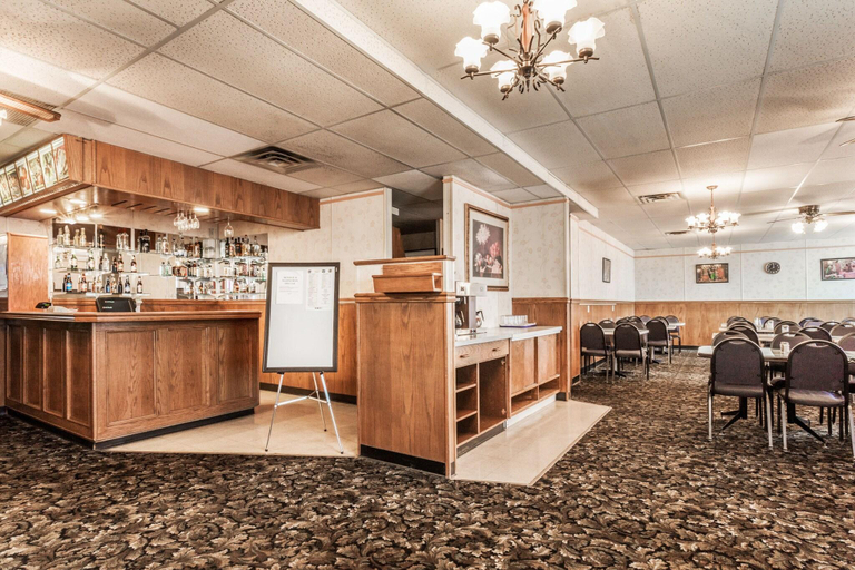 Food & Drinks 5, Moosejaw Inn, Division No. 7