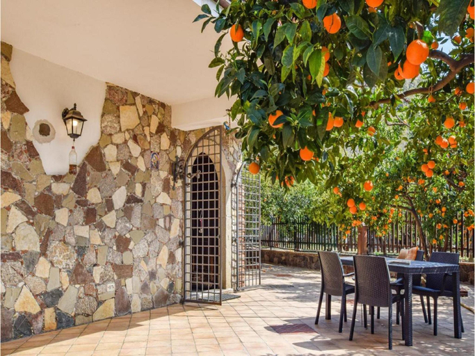2, Villa in Sicily near Taormina Beaches, Messina