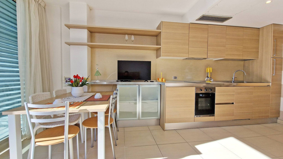 Room 4, Penthouse Le Vele Sea View 2 Sleeps Air-conditioned, Lecce