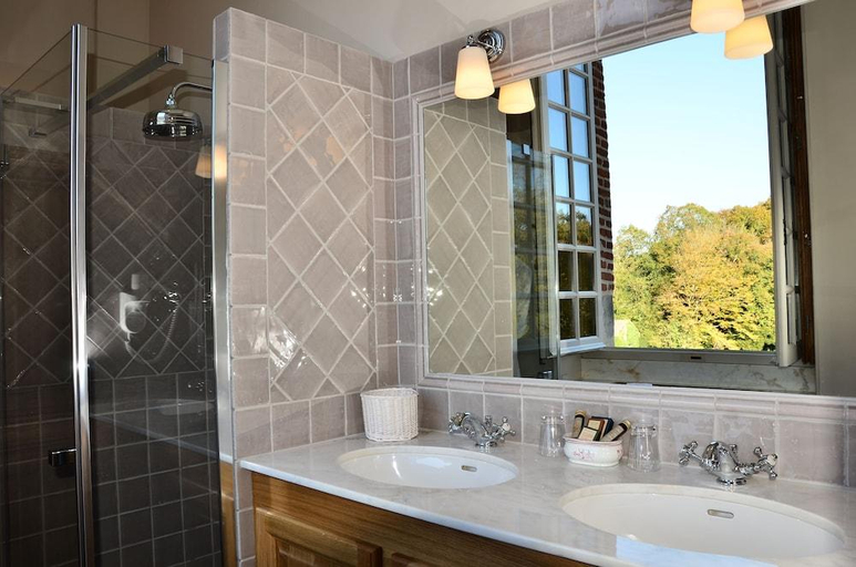 Bathroom 3, Chateau-Hotel de Bourron, Seine-et-Marne