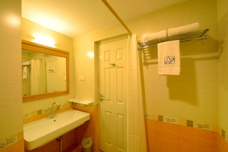 Bathroom, Plaza Inn Business Hotel, Coimbatore