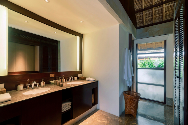 Bathroom 8