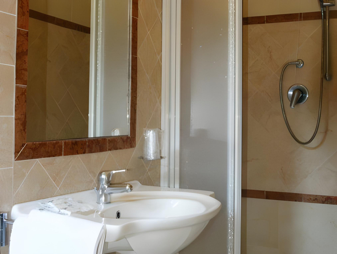 Bathroom 4, Albergo Stella, Pisa