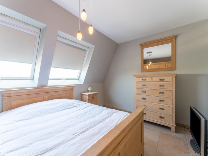 Bedroom 2, Bright Coastal Stay in Bredene, West-Vlaanderen