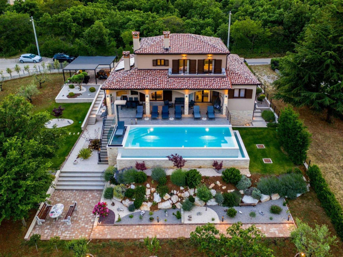 Others 5, Elegant Villa Near the Beach, Labin